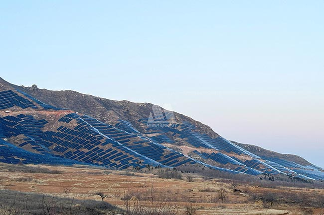 80MW光伏電站竣工！oety歐億體育遼寧山地支架建設項目順利上網(wǎng)