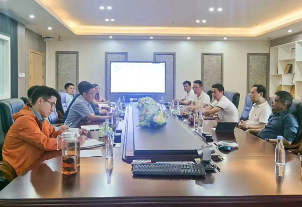 集美區副區長曾勝軍蒞臨oety歐億體育指導工作