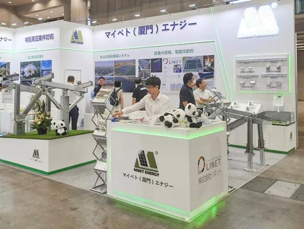 用戶在oety歐億體育展位參觀了解產(chǎn)品-3