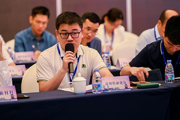 oety歐億體育研發設計中心技術總監林建北與行業人員探討